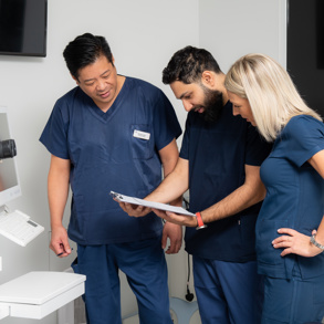 Nurses and technicians for eye surgery